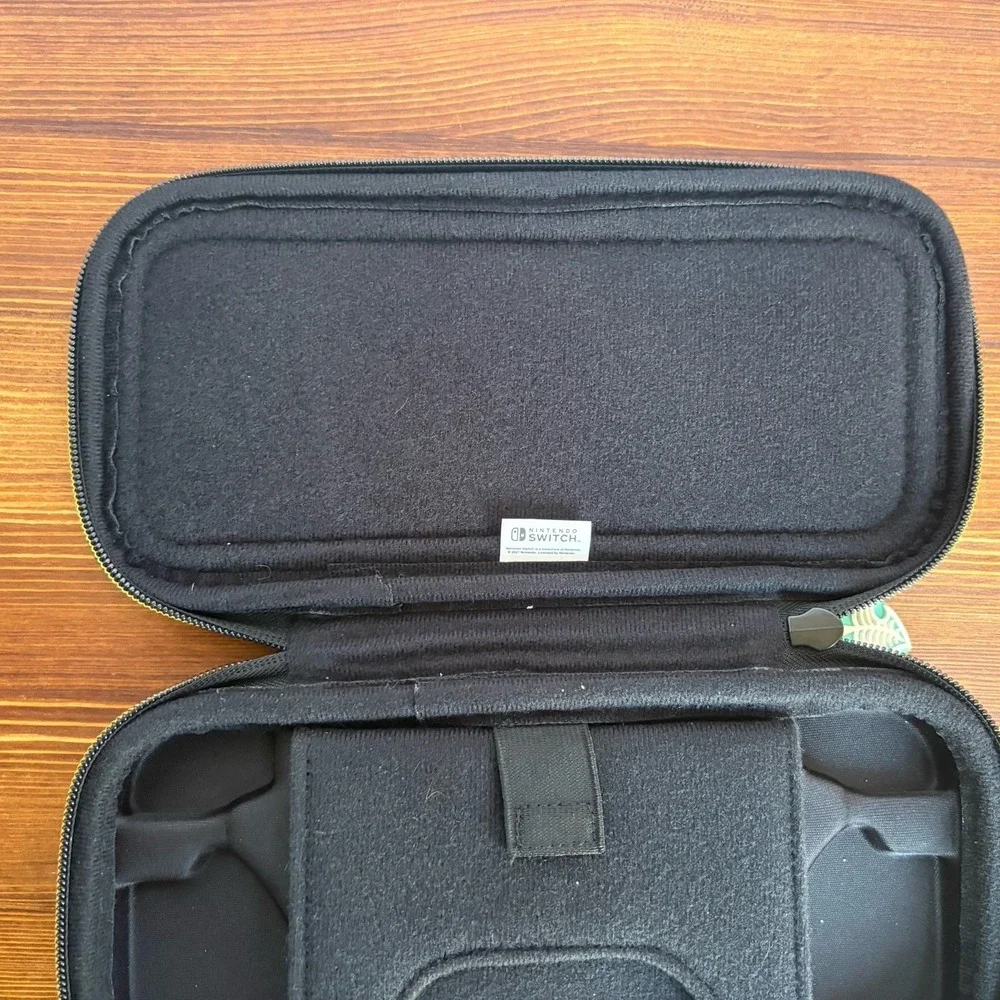 Nintendo Switch Carrying Case + 2 Game Storage Animal Crossings Full Art‎ Deluxe
